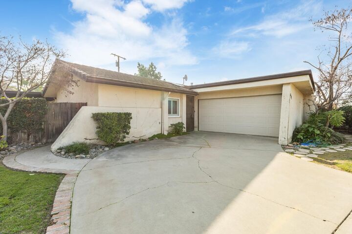 Property Photo:  637 N Village Green Street  CA 93257 