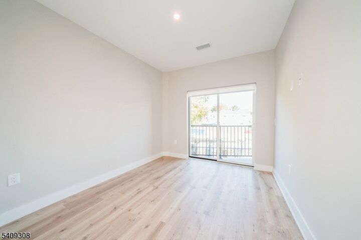 Property Photo:  203 Randolph Ave 101  NJ 07305 