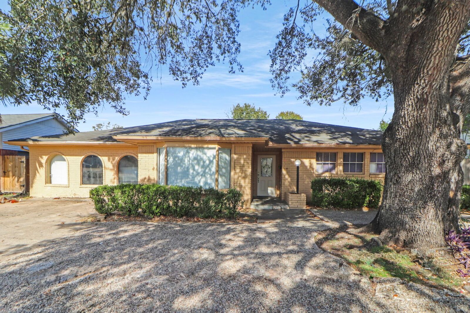 Property Photo:  5554 Beechnut Street  TX 77096 