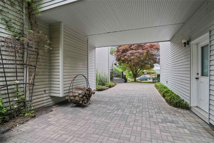 Property Photo:  130 Bramblebrook Road  NY 10502 