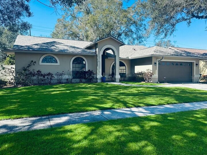Property Photo:  910 Balsamina Drive  FL 33510 