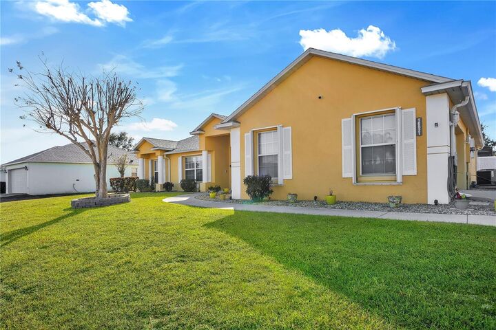 Property Photo:  10521 Cedar Forest Circle  FL 34711 