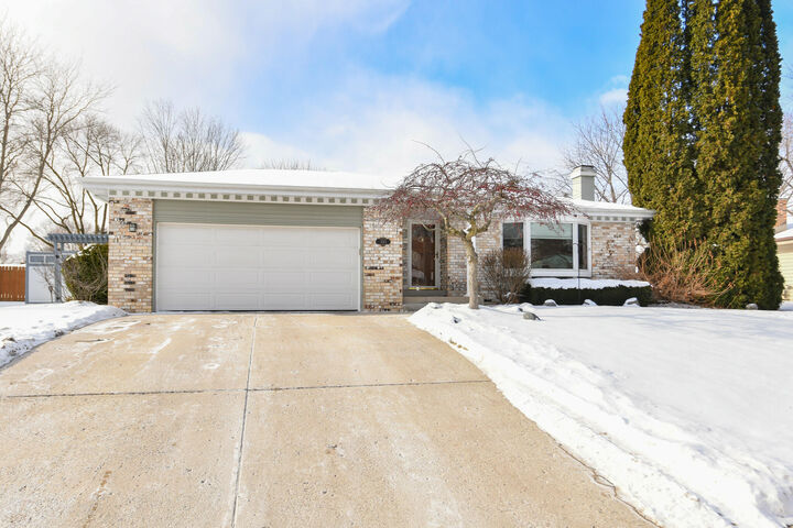 Property Photo:  1143 Rainbow Ct  WI 53149 