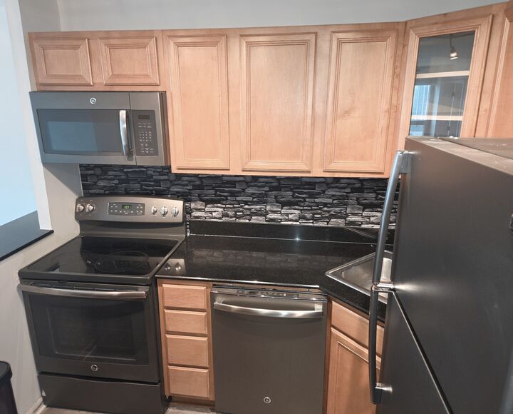 Property Photo:  88 W Schiller Street 2305L  IL 60610 