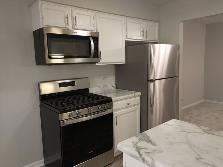 Property Photo: 905 Surrey Drive 2B IL 60193