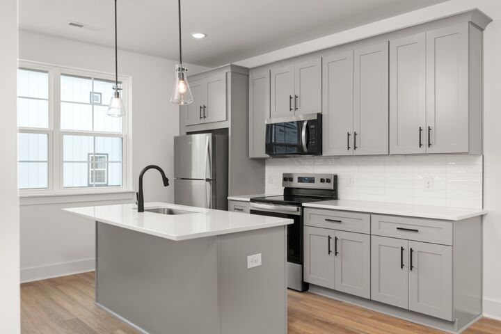 Property Photo:  700 N Dupont Ave 210  TN 37115 