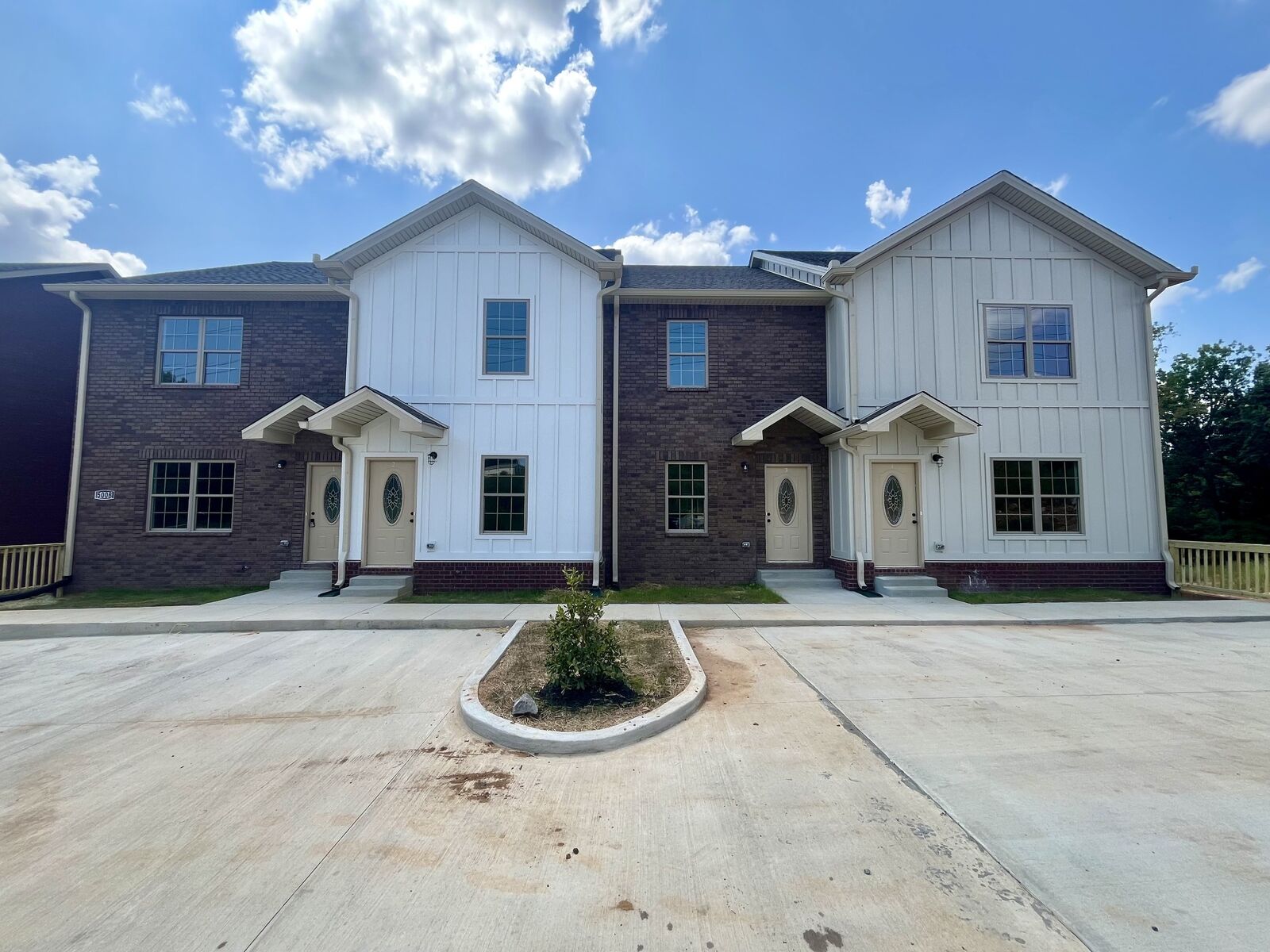 Property Photo: 500 Peachers Mill Rd B2 TN 37042