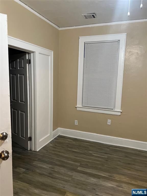 Property Photo:  80 Crawford Street 2  NJ 07018 