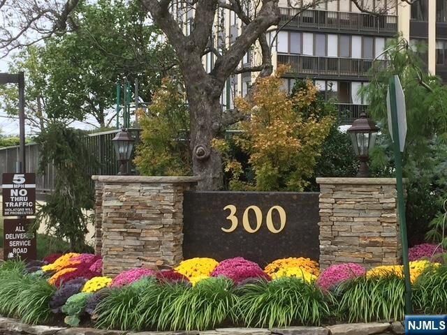 Property Photo:  300 Winston Drive L 07  NJ 07010 