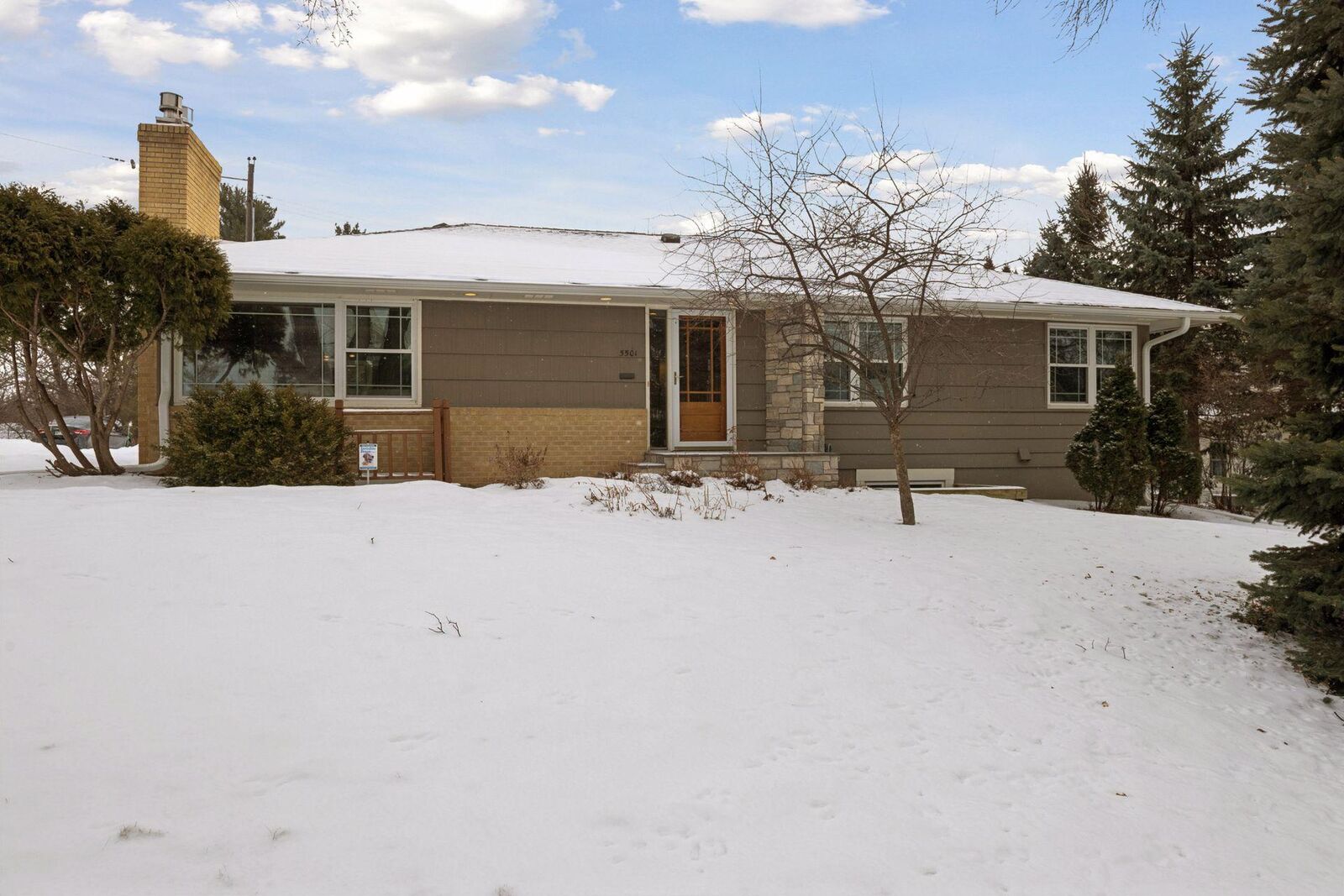 Property Photo:  5501 Park Place  MN 55424 