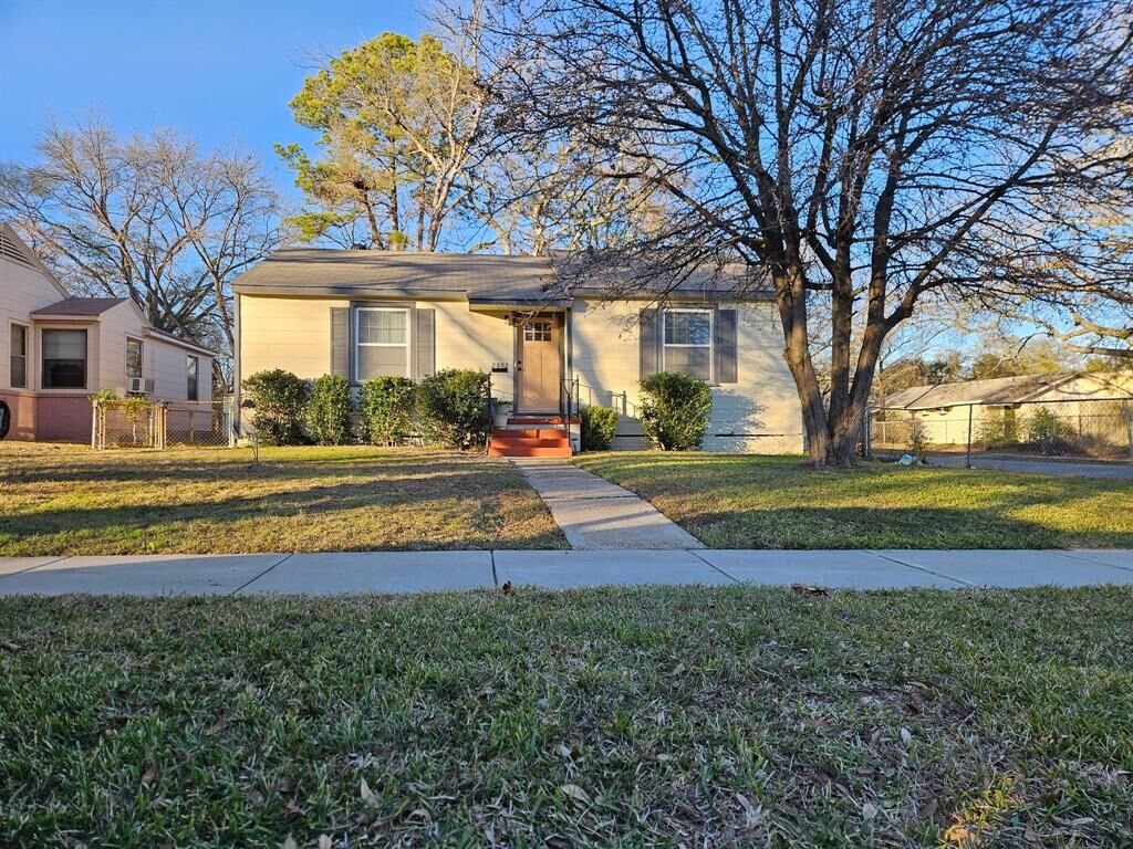 Property Photo:  2802 Westover Road  LA 71108 