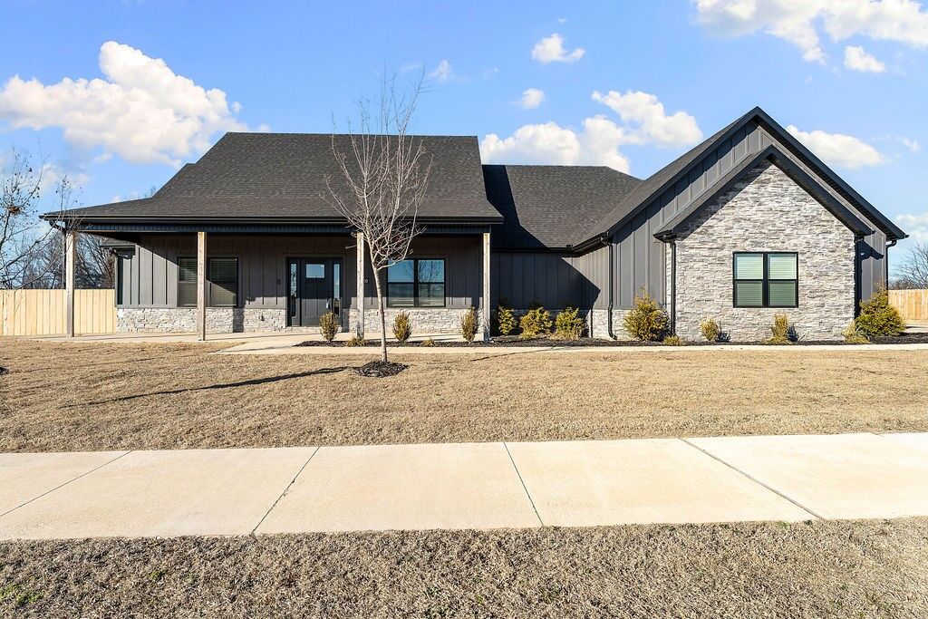 Property Photo:  1900 Strong Avenue  AR 72751 