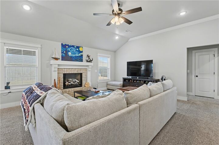 Property Photo: 1807 E Hudson Drive AR 72761