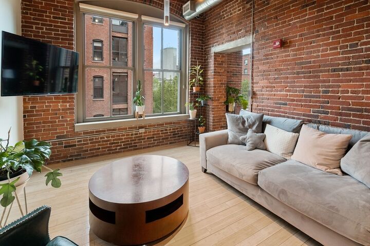 Property Photo:  35 Channel Center St 303  MA 02210 