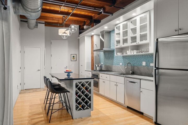 Property Photo:  35 Channel Center St 303  MA 02210 