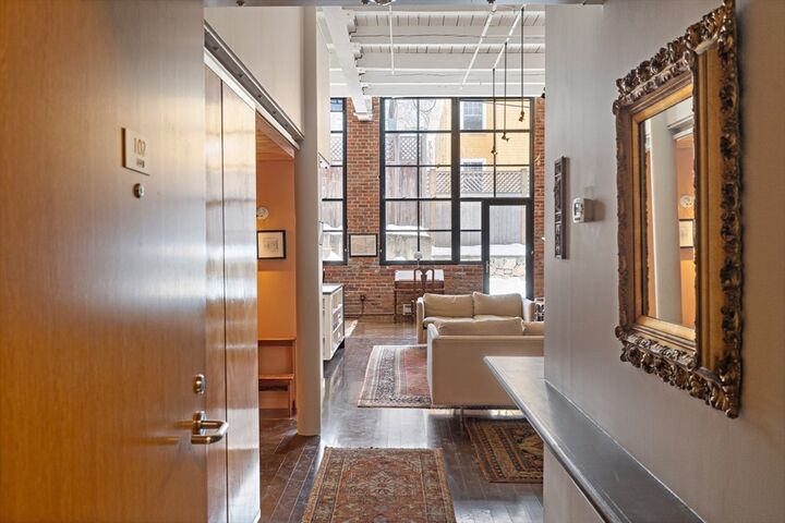 Property Photo:  1 Aberdeen Way 102  MA 02138 