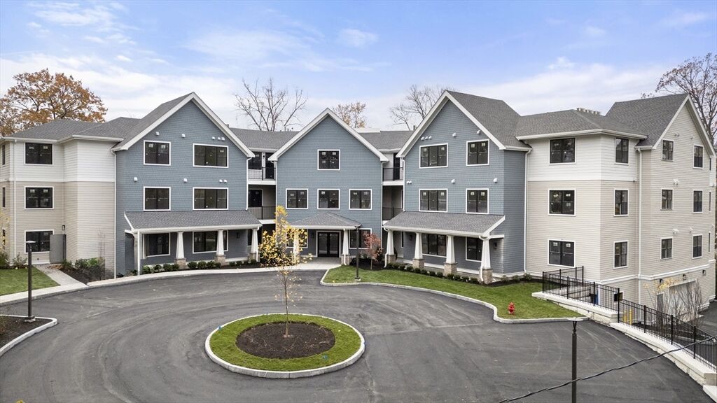 Property Photo:  16 Stearns Rd 106  MA 02482 