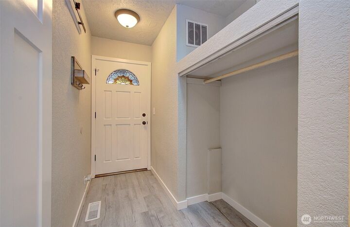 Property Photo:  1411  8th Avenue  WA 98632 