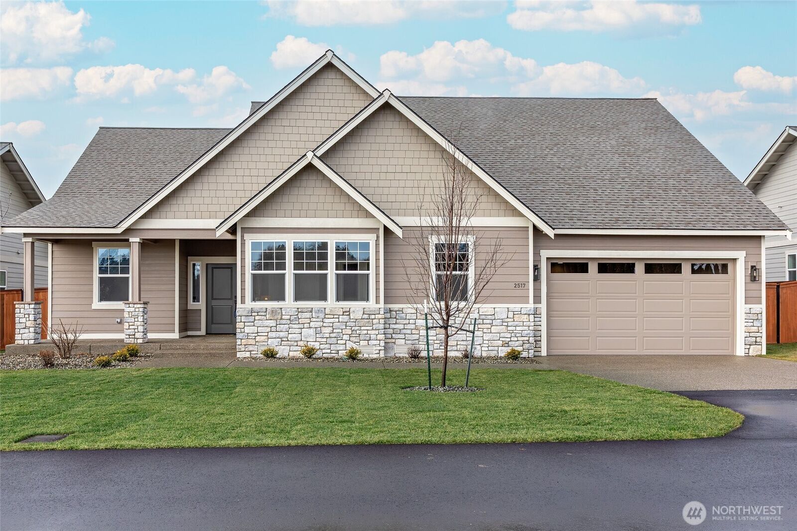 Property Photo:  2517 N Dandelion Lane  WA 98926 