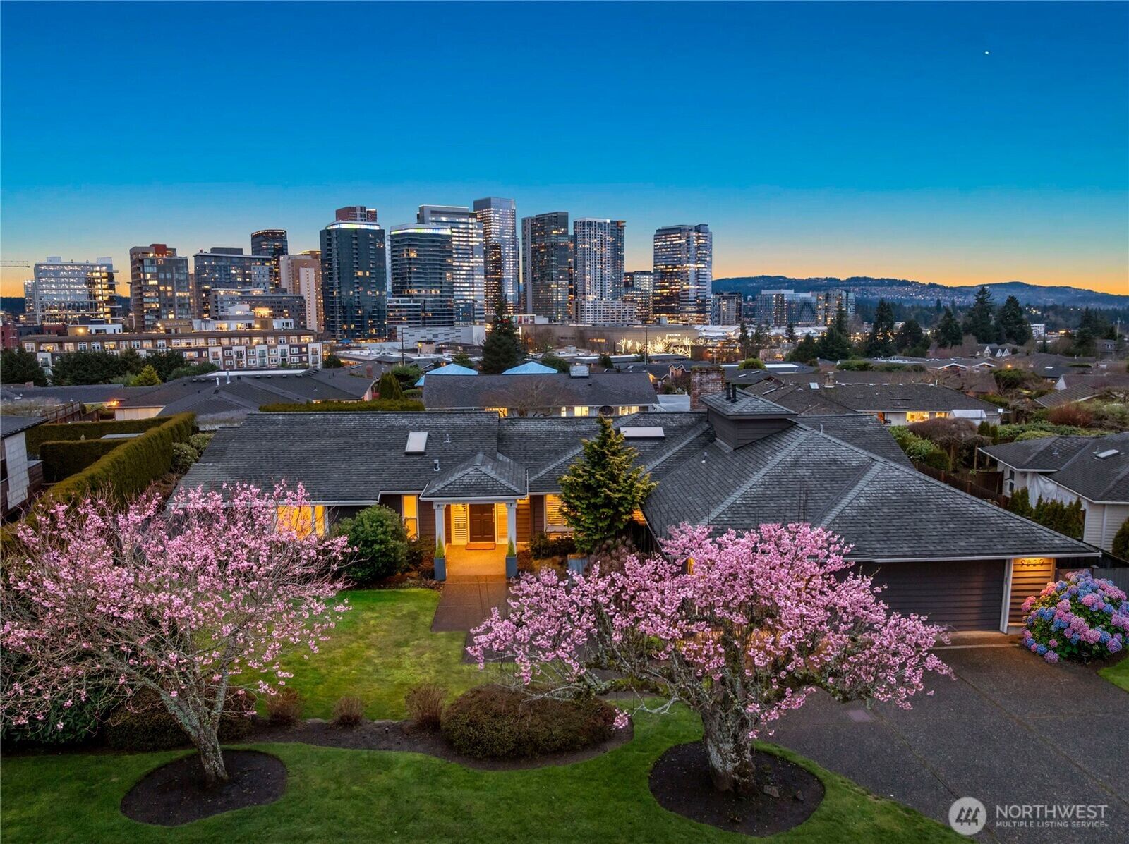 Property Photo:  9829  Hilltop Road  WA 98004 