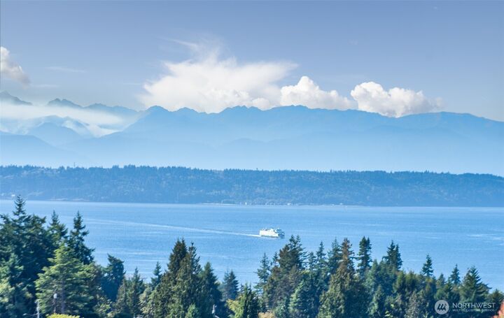 Property Photo:  1133  Emerald Hills Drive  WA 98020 