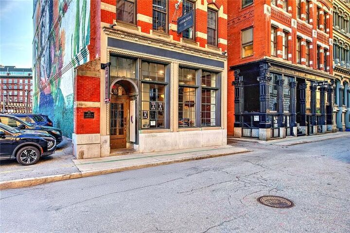 Property Photo:  32 Custom House Street 201  RI 02903 