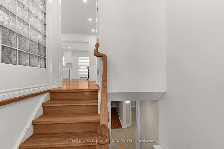 Property Photo:  148 Marsellus Drive  ON L4N 0E1 