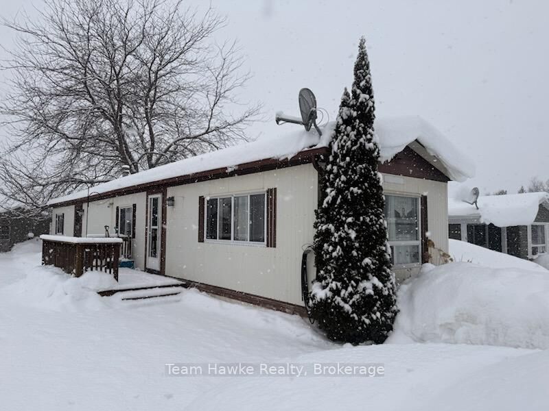 Property Photo: 48 Northland Drive ON L4R 5B5