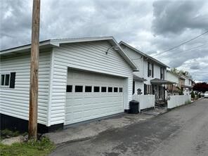 Property Photo:  42 Walnut Ave  PA 15431 