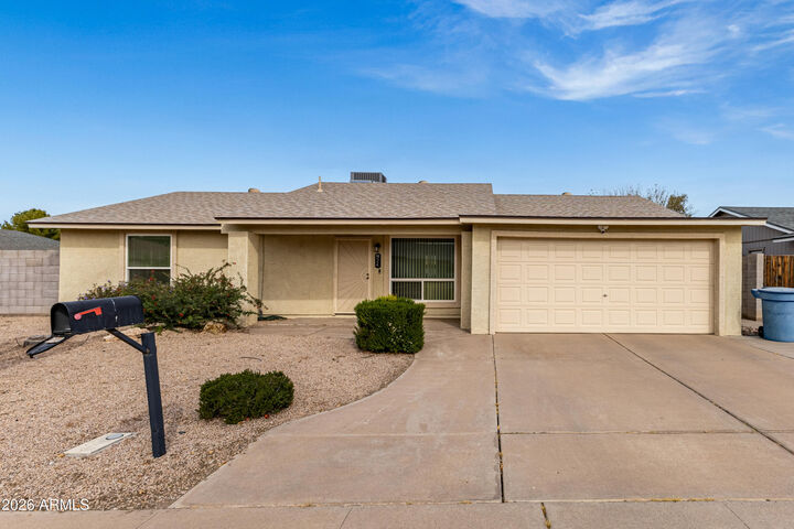 Property Photo:  824 W El Alba Way  AZ 85225 