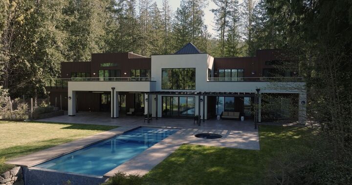 6119 Sechelt Inlet Road — photo 1