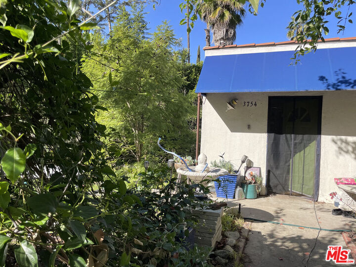 Property Photo:  3754 Fredonia Dr  CA 90068 