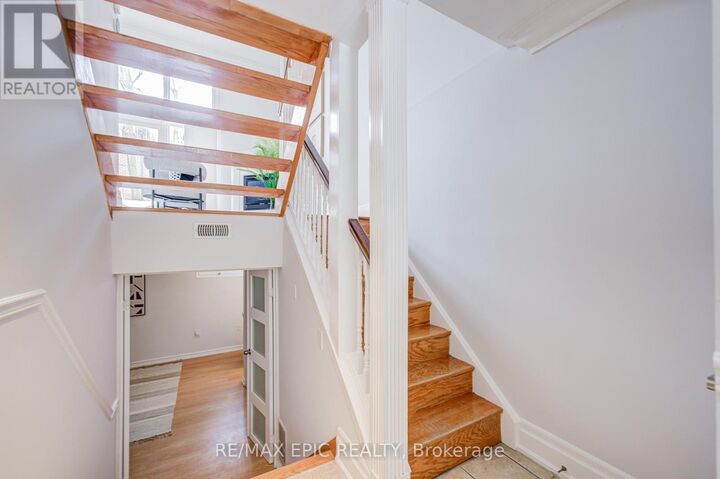 Property Photo:  115 Henderson Avenue 6  ON L3T 2L3 