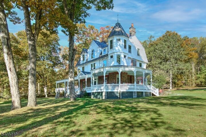 Property Photo:  211 Mountainside Rd  NJ 07945 