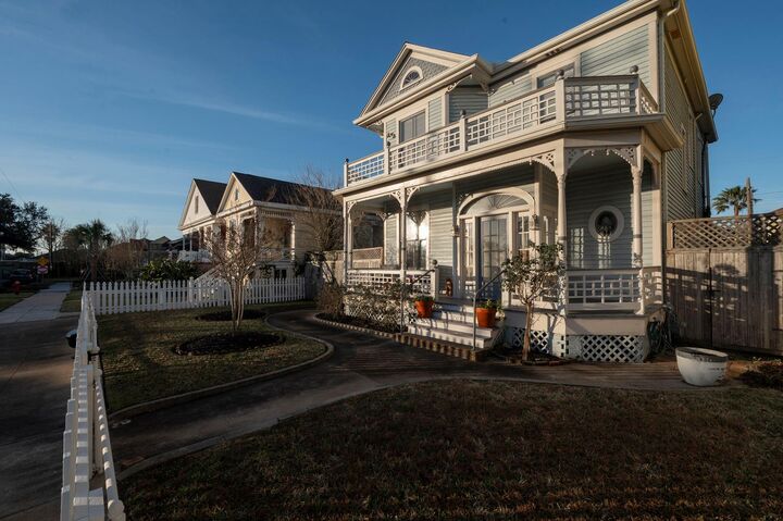 Property Photo:  1515 24th Street  TX 77550 