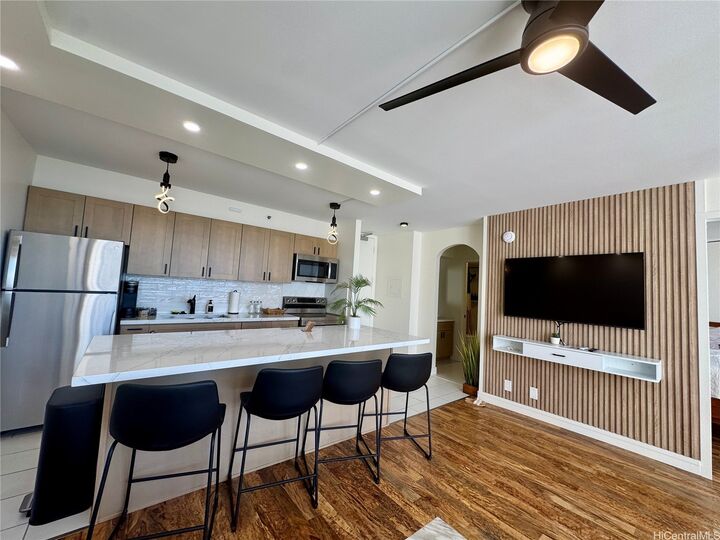 Property Photo:  201 Ohua Avenue 3708  HI 96815 