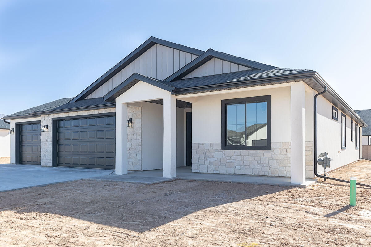 Property Photo:  4433 W 150 N  UT 84720 