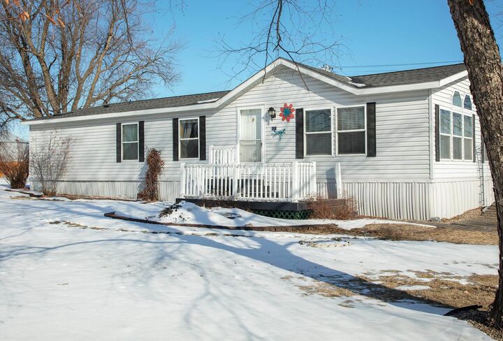 Property Photo:  401 N Main Street  IA 50676 