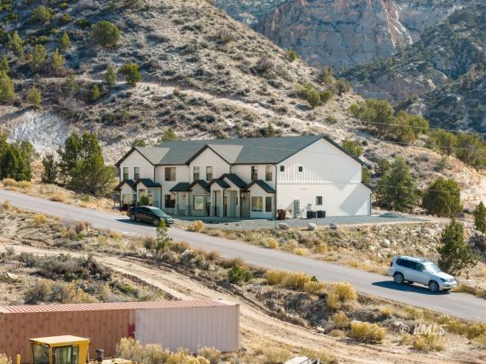 Property Photo:  421 E White Sands Way B  UT 84758 