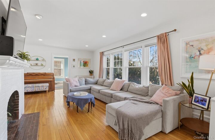 Property Photo:  122 Greenacres Avenue  NY 10606 