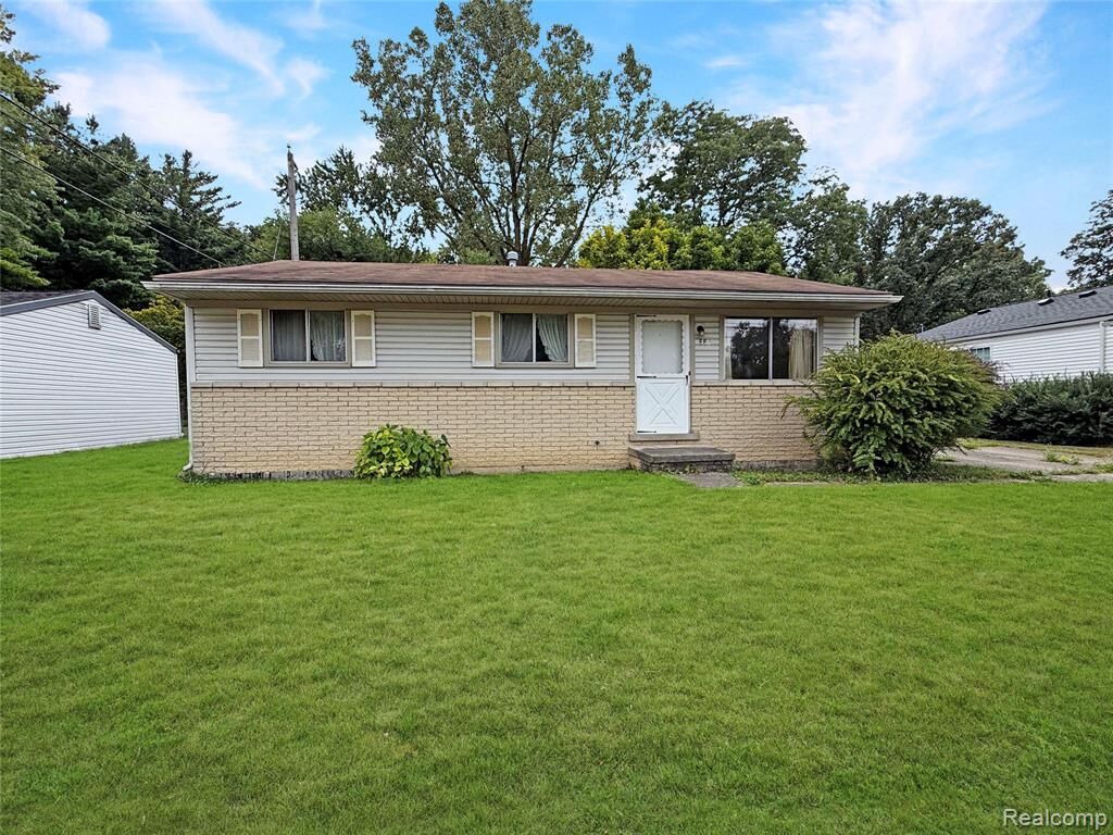 Property Photo: 556 Trombley Drive MI 48083 5133