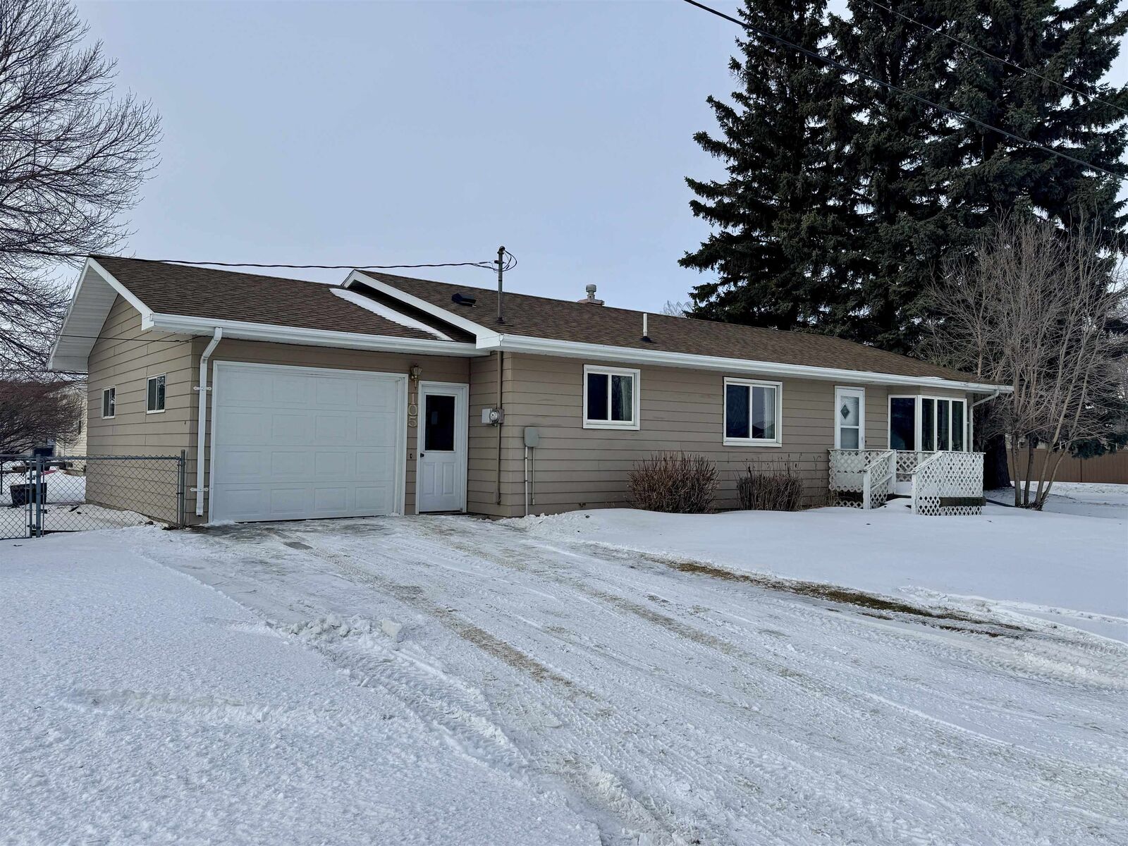 Property Photo:  105 NE 3rd Ave NE  ND 58761 