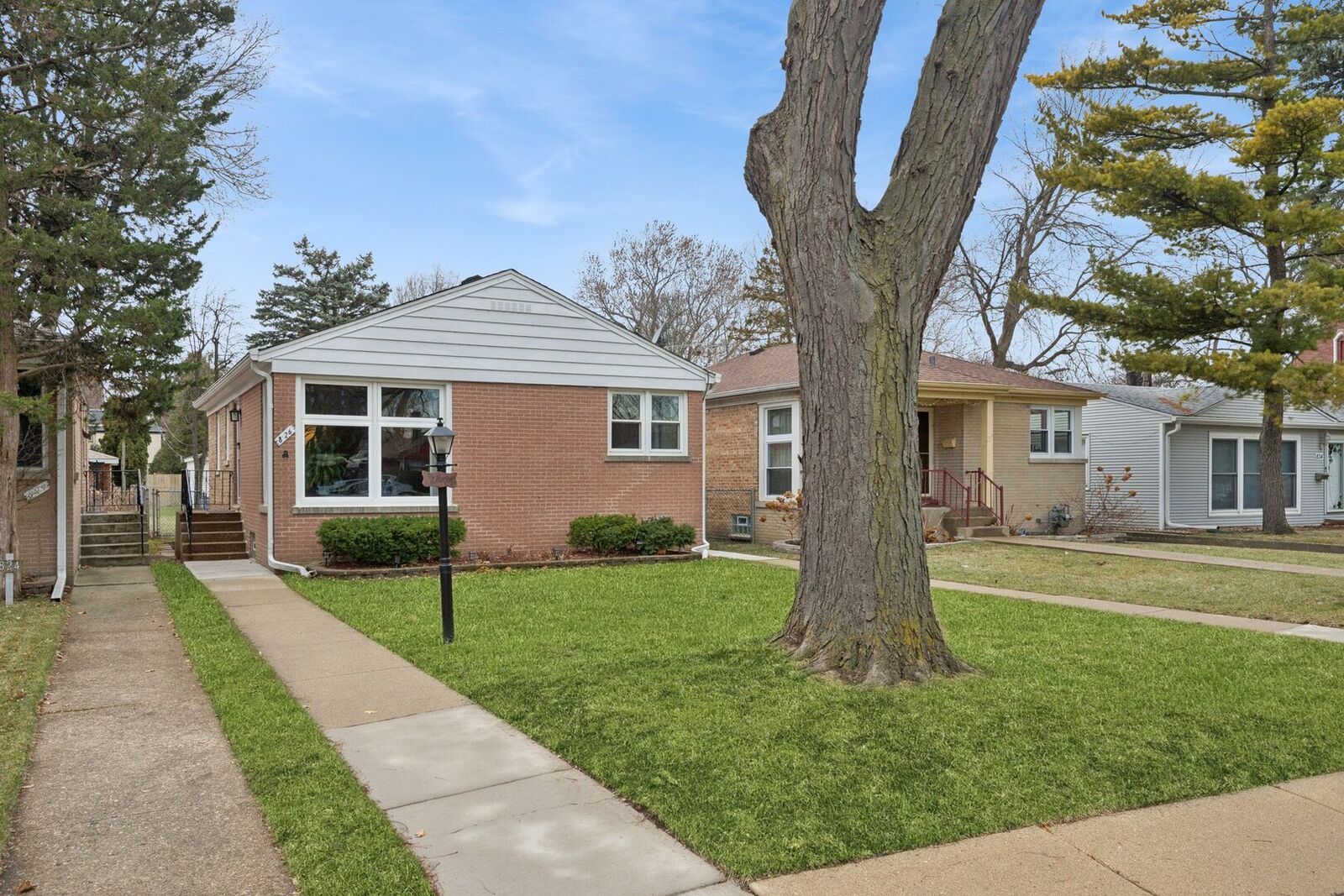 Property Photo:  826 Brown Avenue  IL 60202 