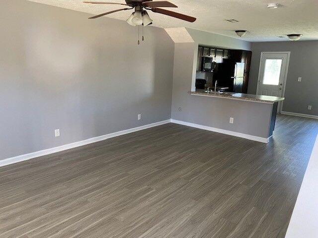 Property Photo: 810 Professional Park Dr 2C TN 37040