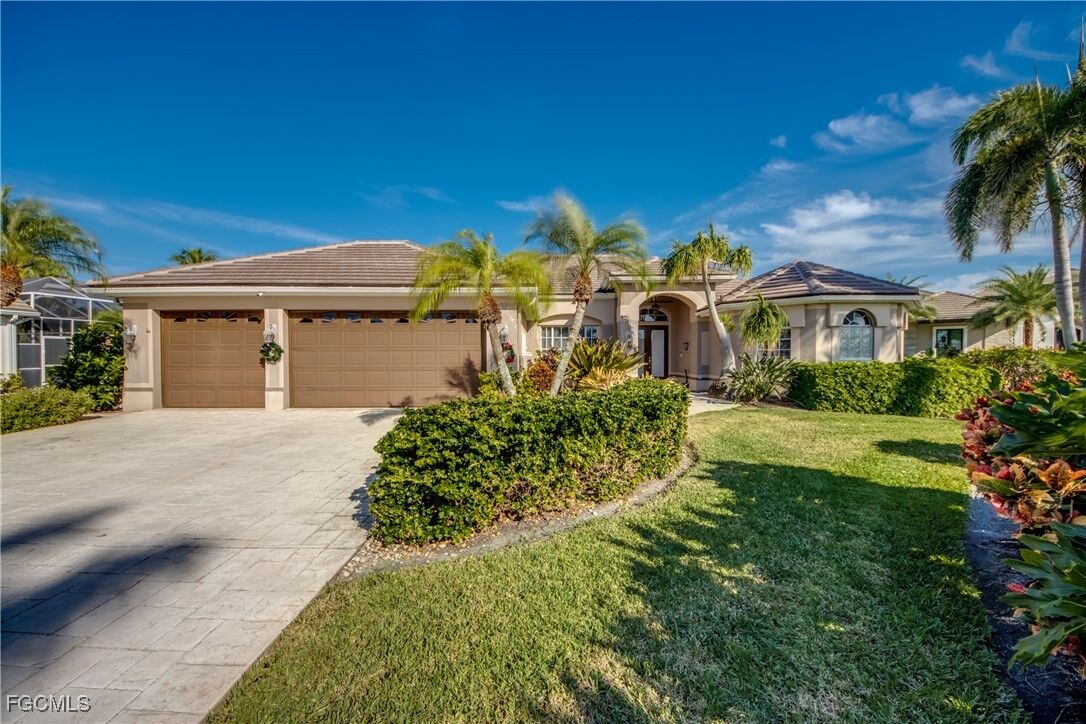 Property Photo:  5605 Merlyn Lane  FL 33914 
