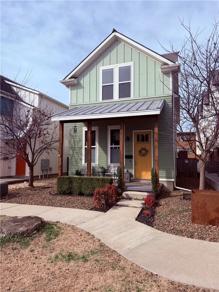 Property Photo:  634 SW B Street  AR 72712 