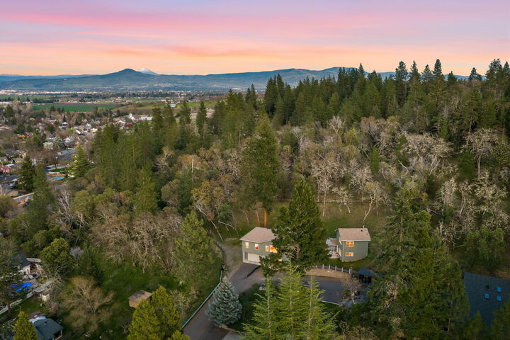 Property Photo:  330 E Fir Street  OR 97530 