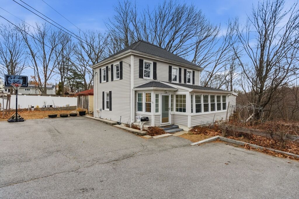 Property Photo:  16 Floyd St 1  MA 01801 