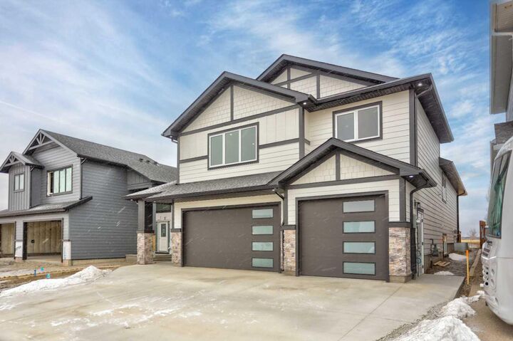 Property Photo: 4517 40 Avenue S AB T1K 8G2