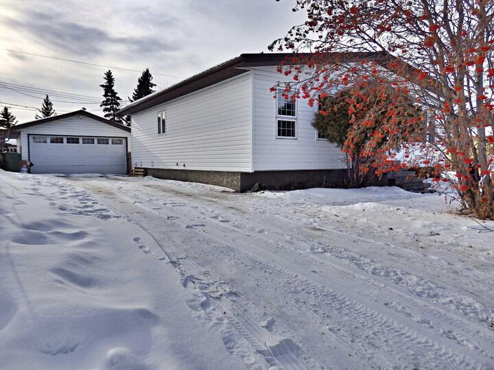 Property Photo: 5819 51 Avenue AB T9X 1V8